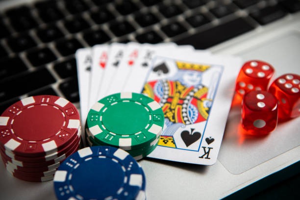 yuka4d Sic Bo table with three-dice display during live tournament coverage
